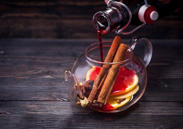 Quels sont les exercices de préparation vocale pour les chanteurs avant une performance en plein air ?