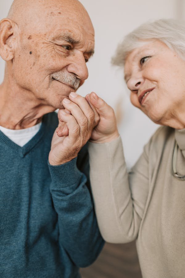 Rencontres pour seniors : un monde d'opportunités amoureuses